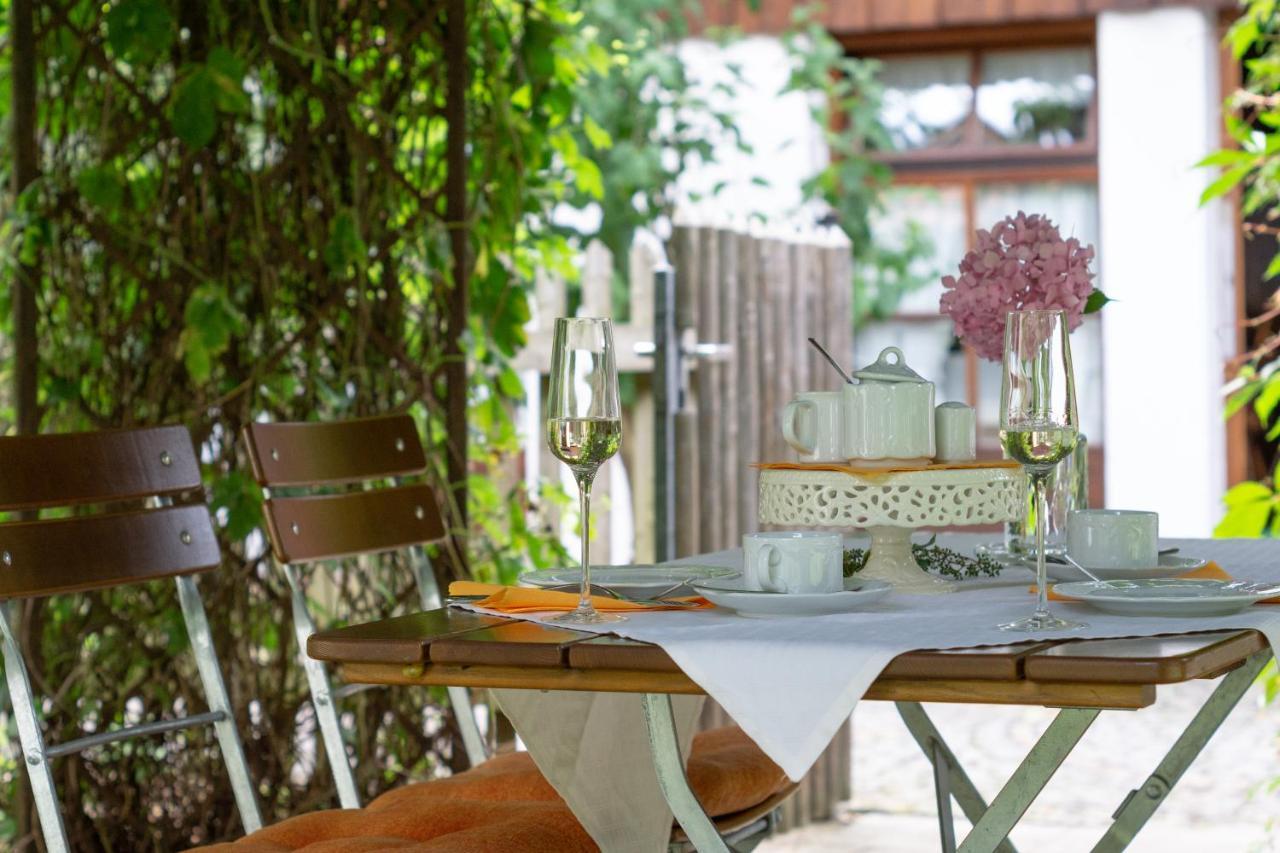 Hotel Schrenkhof Unterhaching Ngoại thất bức ảnh
