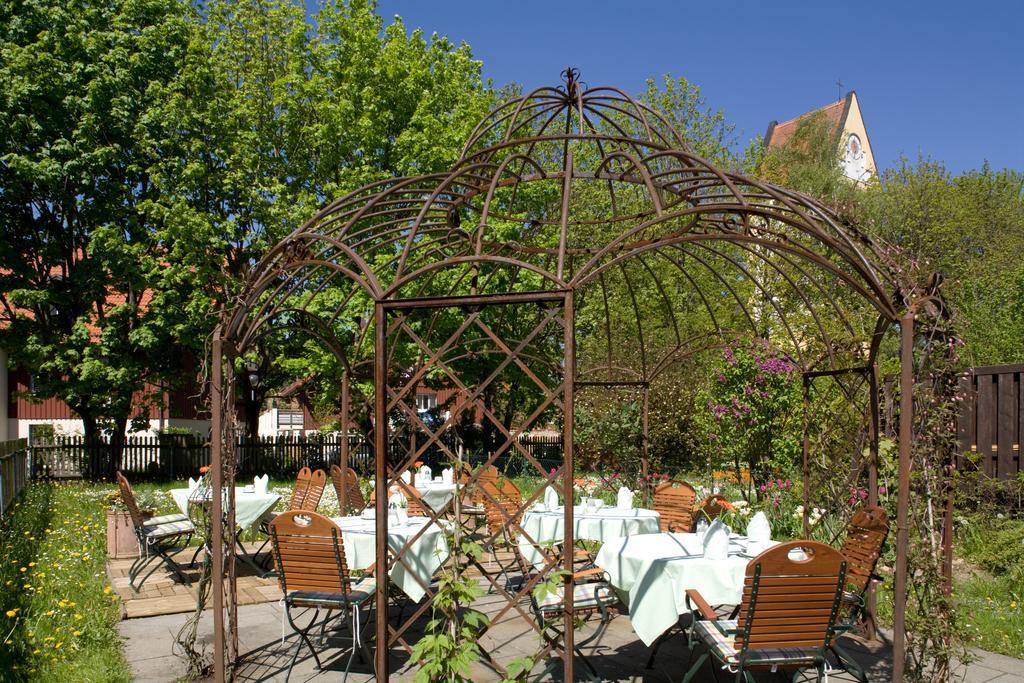 Hotel Schrenkhof Unterhaching Ngoại thất bức ảnh